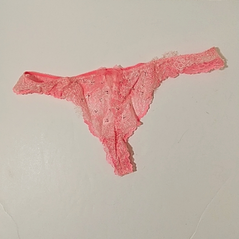 Victoria's Secret Low-Rise V-String Lace Blingy Panties - Picture 1 of 3